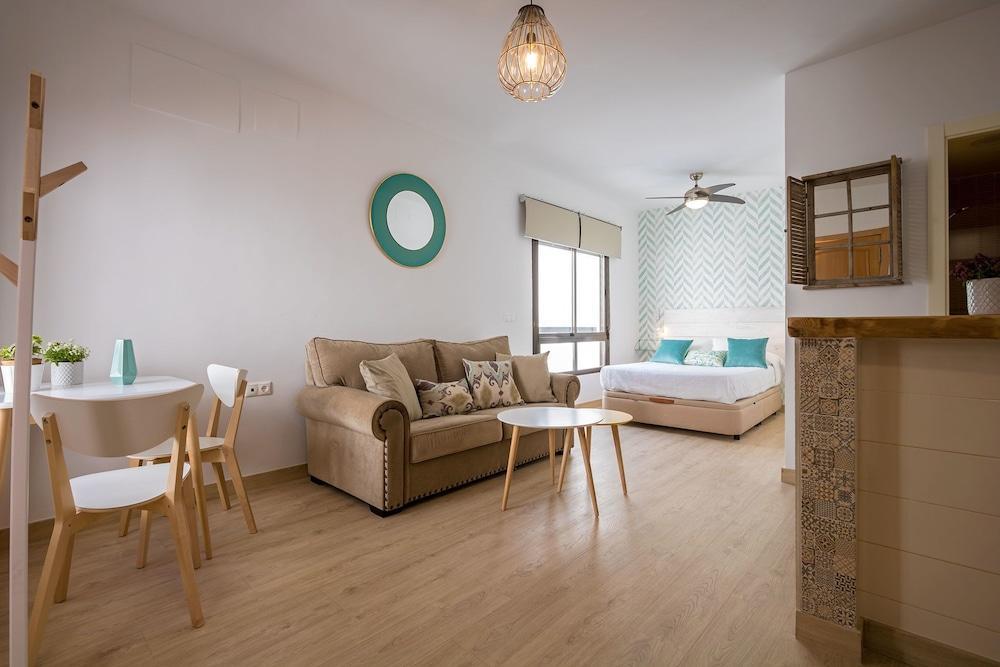 Barcelona Apartments Marina 124 Exteriör bild